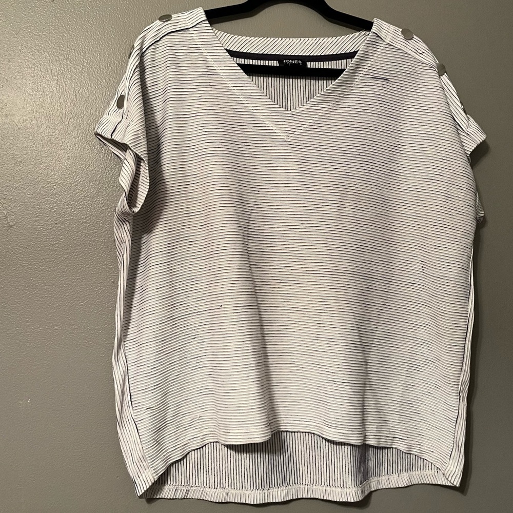 EUC Jones New York Sz XL Button Shoulder Blouse!